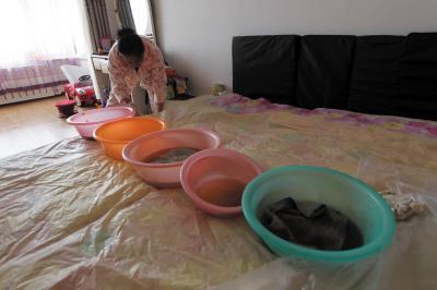 正定楼上漏水，住户失联，小区没物管，业主维权难！律师来支招……